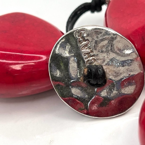 Chunky coral red women’s resin necklace - Picture 3 of 3